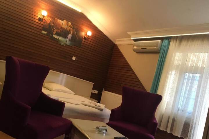Room 13 of 32