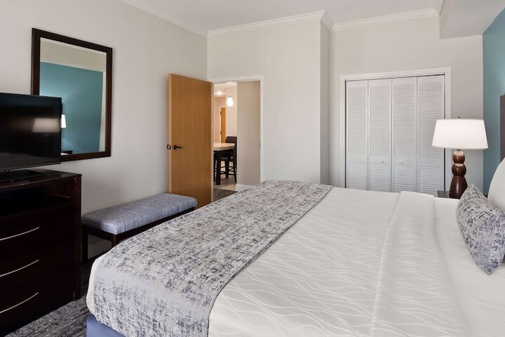 Suite 1 King Bed Microwave and Refrigerator WiFi Full Breakfast (23 of 31)