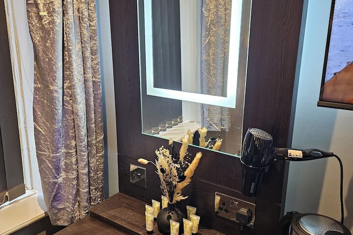 Room 28 of 39
