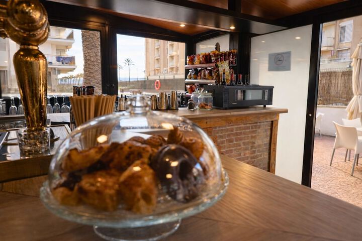 Snack bar