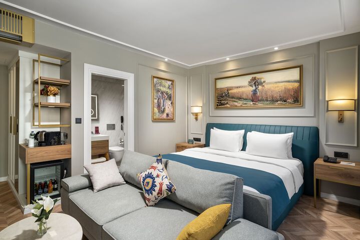 Room 6 of 30