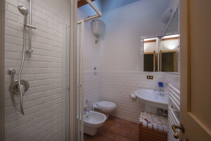 Room 105 of 184