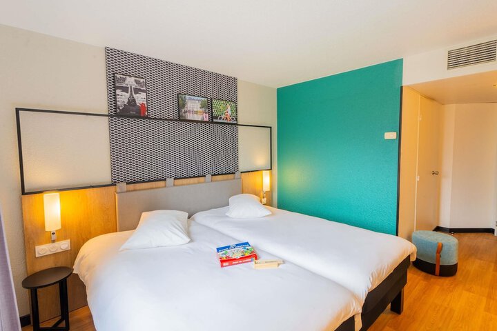 Room 5 of 40