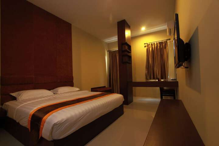 Room 4 of 15
