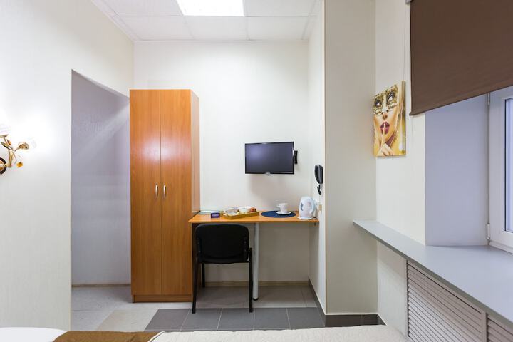 Room 4 of 61