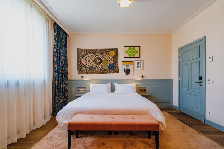Room 57 of 239