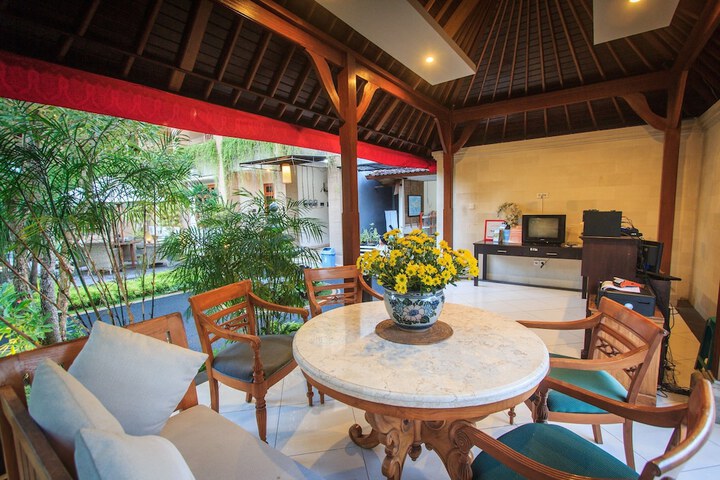 Hotel Lobby