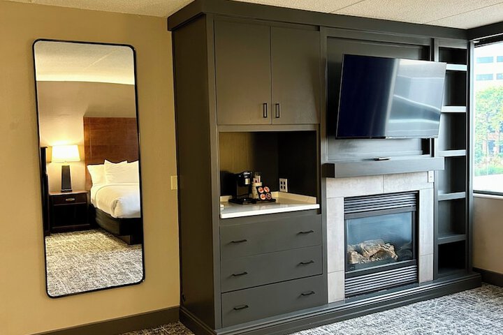 Room 42 of 100