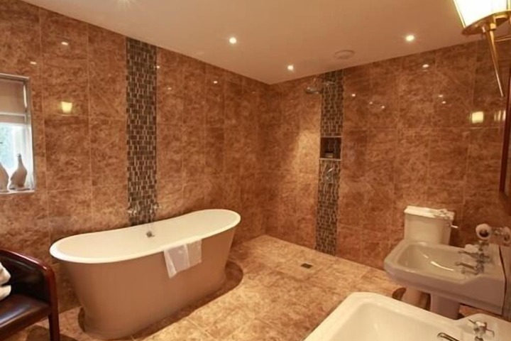 Room 15 of 18