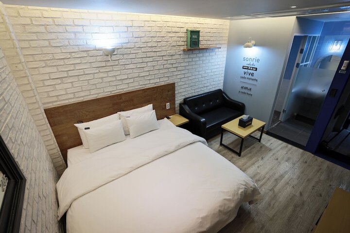 Room 49 of 93