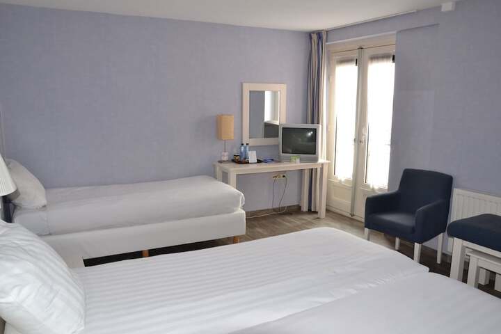 Room 3 of 44