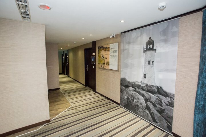 Ballroom/Hall 92 of 99