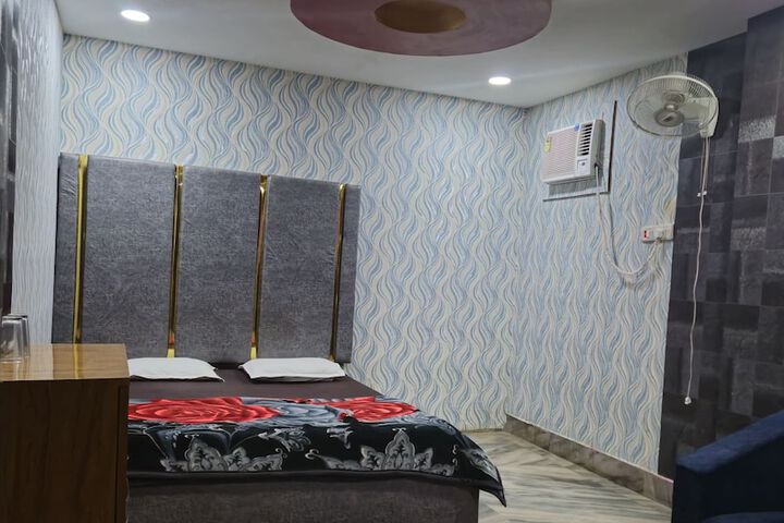 Room 6 of 15