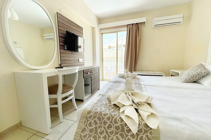 Room 12 of 65