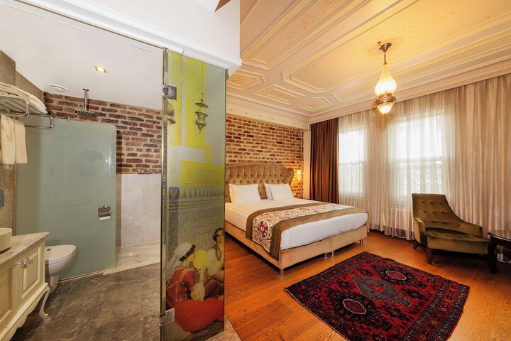 Room 33 of 85