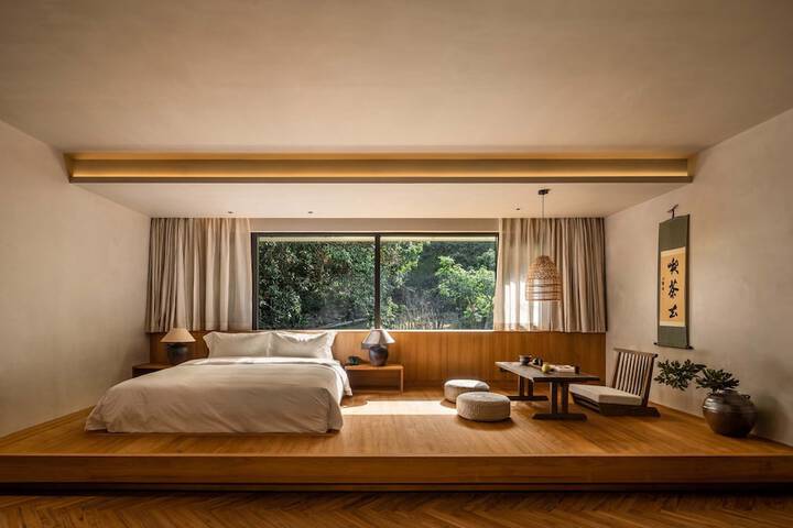 Room 28 of 172