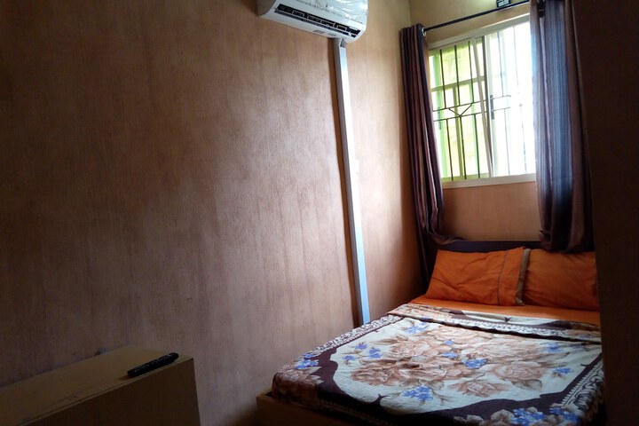 Room 6 of 38