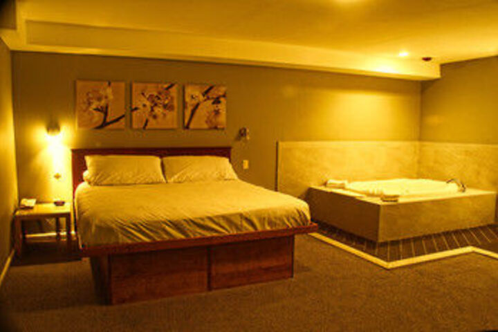 Room 5 of 12