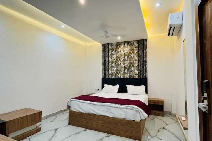 Room 6 of 31