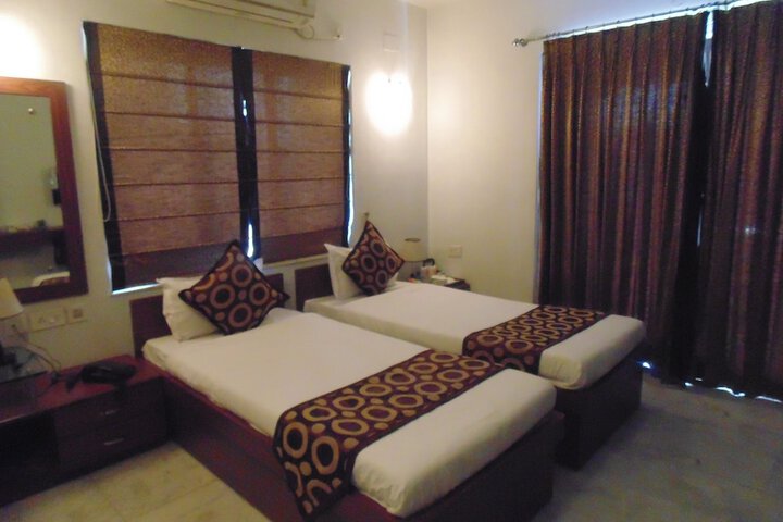 Room 7 of 34