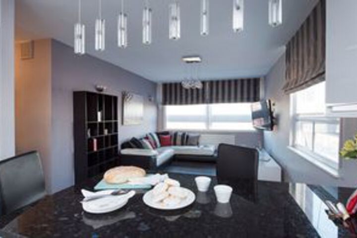 Bright Top Floor 2BR Central London Great Views