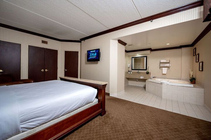 Standard King Bed Accessible (11 of 17)