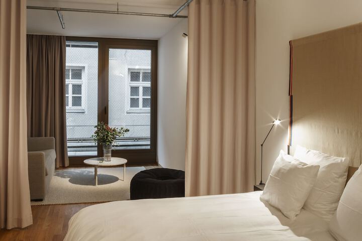 Room 17 of 44