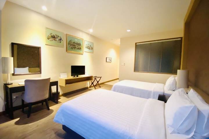 Room 9 of 40