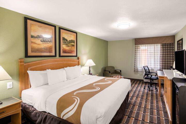 1 King Bed (18 of 33)