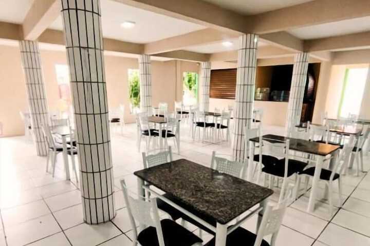 Dining 11 of 16