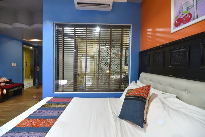 Room 19 of 64