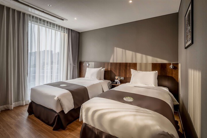 Room 42 of 84