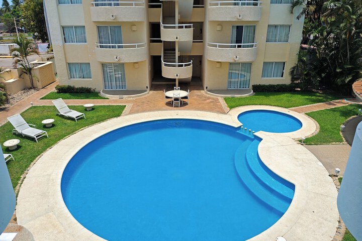 Hotel Pool