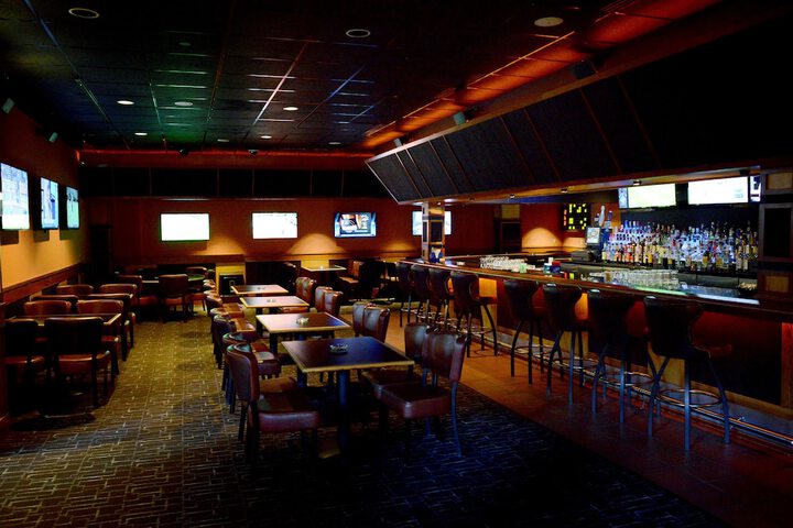 Lounge 14 of 17