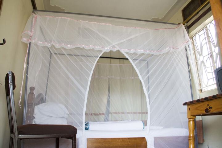 Room 12 of 28