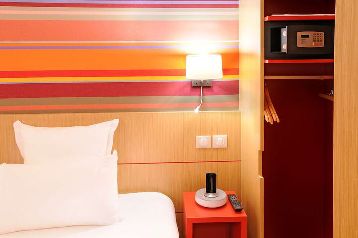 Room 31 of 64