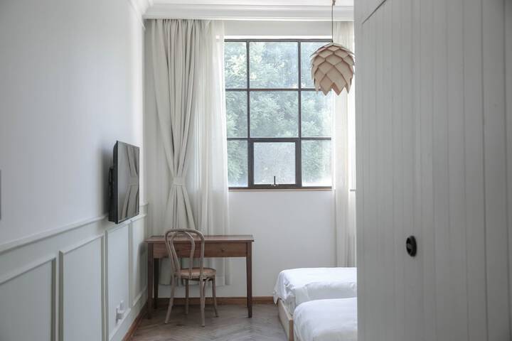 Room 9 of 29