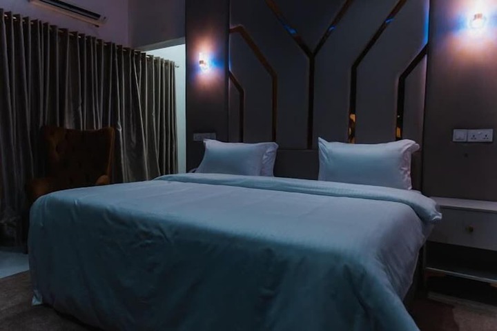 Room 3 of 64