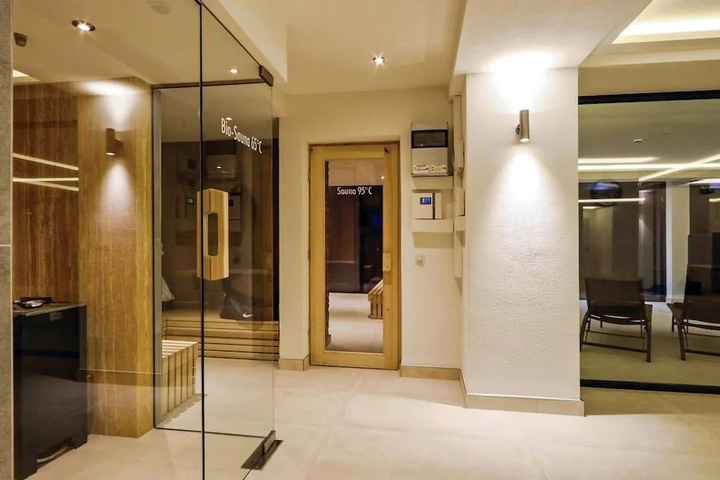 Room 8 of 21