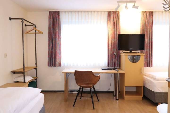 Room 16 of 39