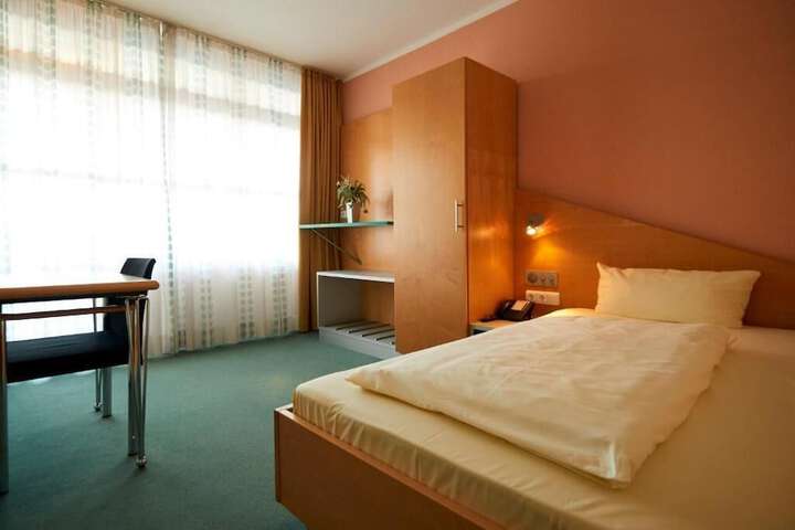 Room 13 of 84
