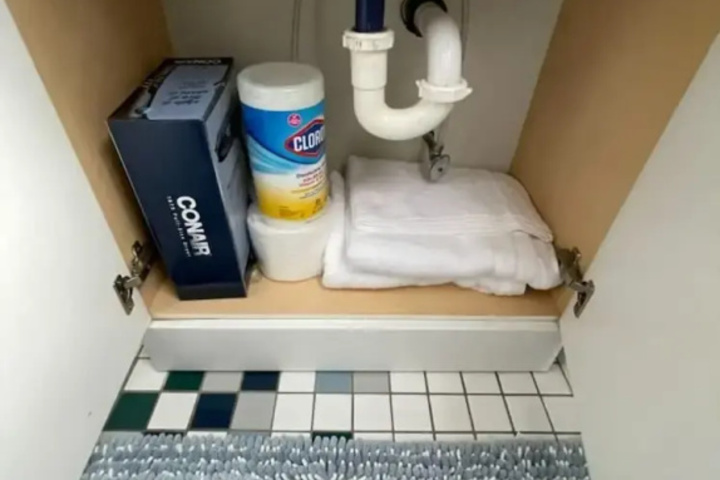 Room 8 of 18