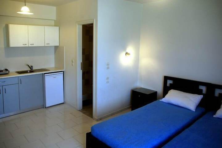 Room 3 of 38