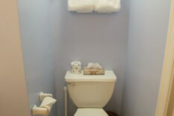 Room 27 of 253