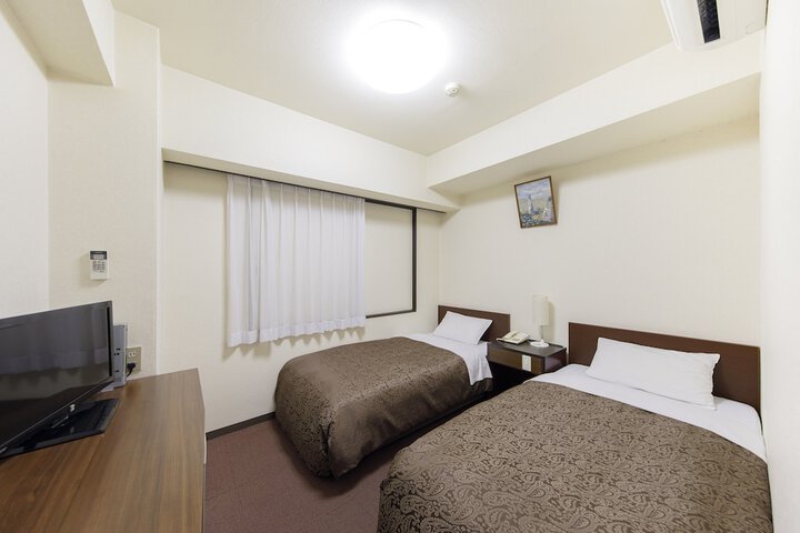 Room 6 of 15