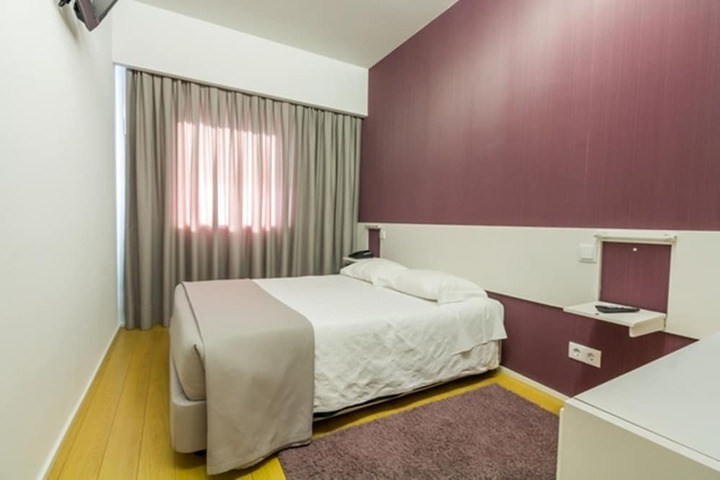 Room 9 of 38