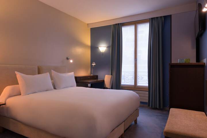 Room 4 of 37