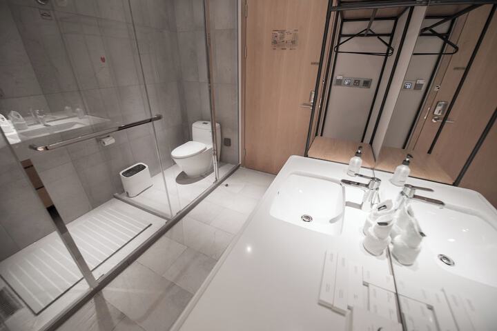 Room 7 of 13
