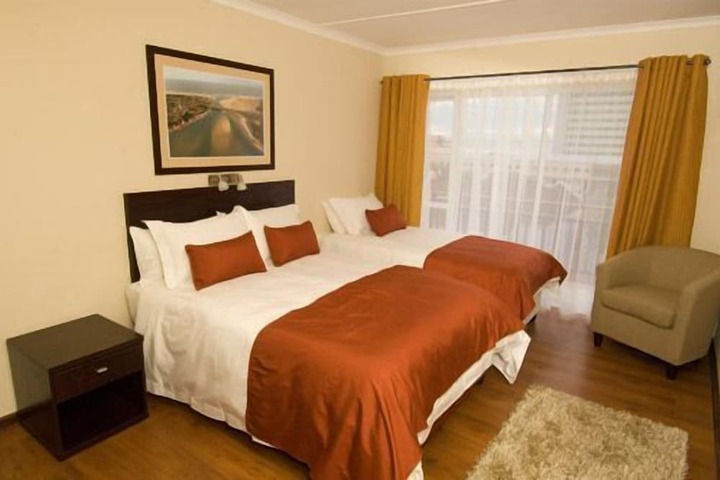 Room 6 of 10