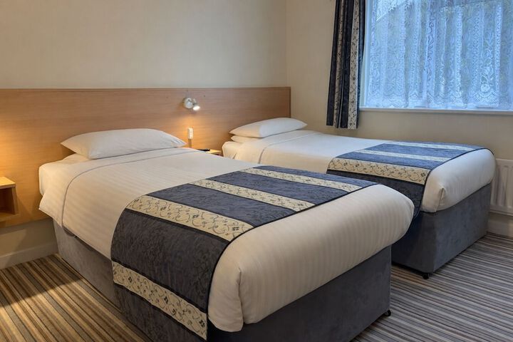 Room 10 of 37